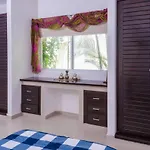 Modern Condo, Just Steps To Mamitas Beach & 5Th