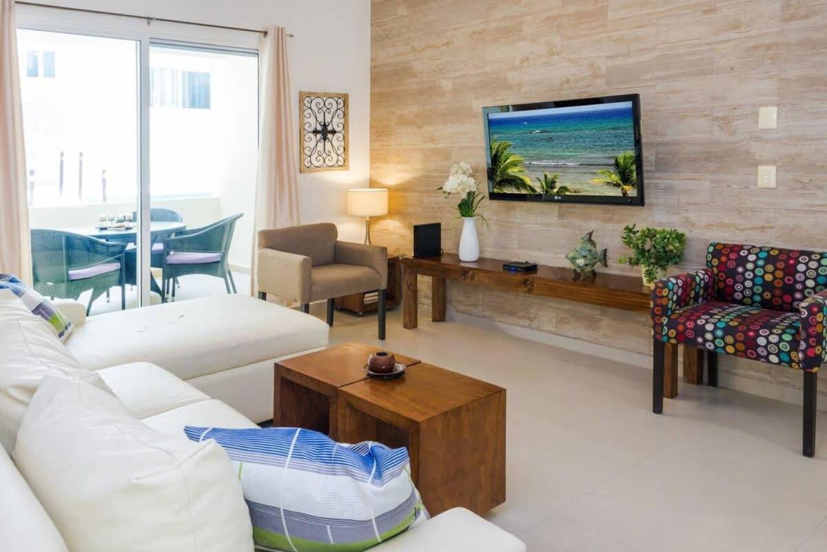 Modern Condo, Just Steps To Mamitas & 5th Apartamento