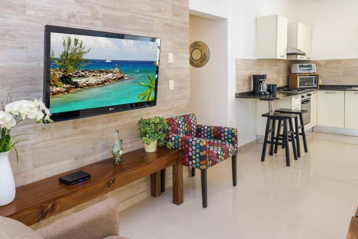 Modern Condo, Just Steps To Mamitas & 5th Apartamento