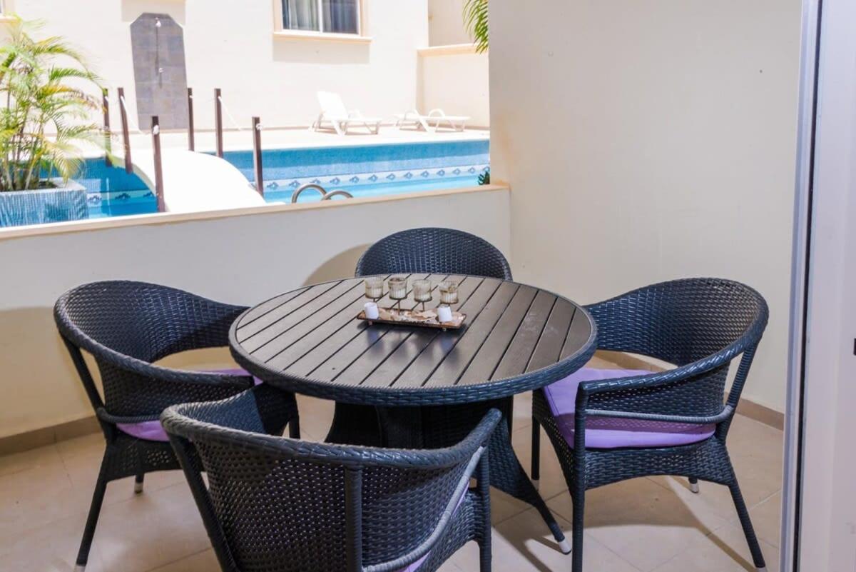 Modern Condo, Just Steps To Mamitas & 5th * Playa del Carmen